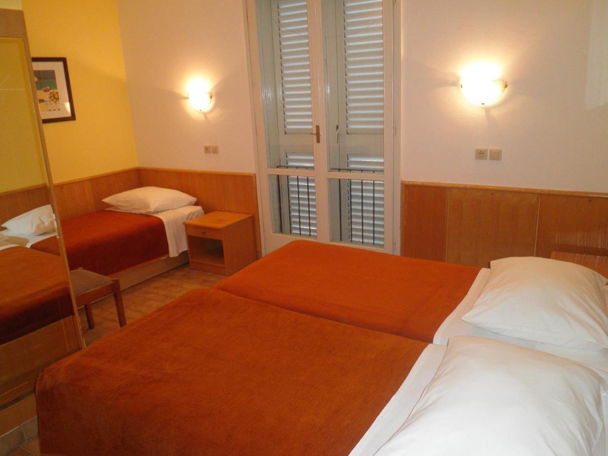 Hotel Zora Pavilions Primosten Luaran gambar